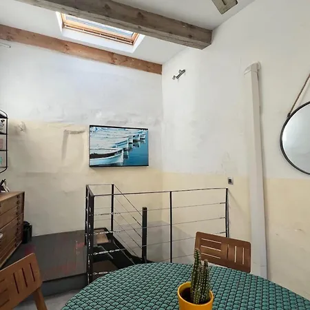 Spacious Cocoon With Terrace The Old Port Hotel 3*