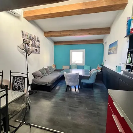 Spacious Cocoon With Terrace The Old Port Hotel 3*