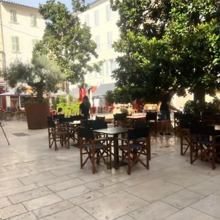 Spacious Cocoon With Terrace The Old Port Hotel 3*